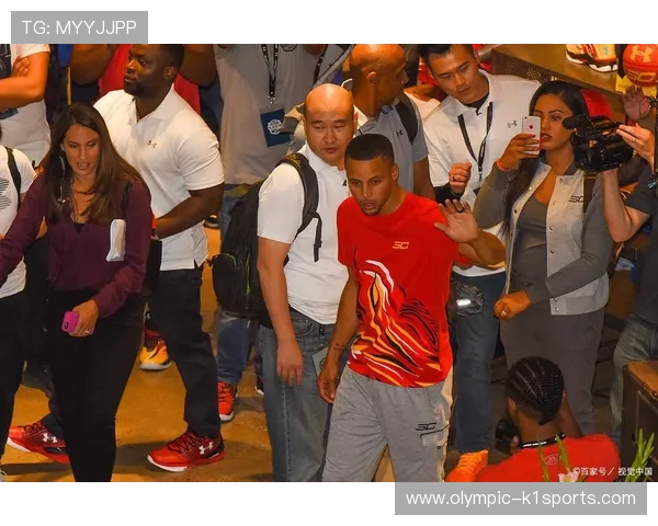 足球巨星的浪漫约会故事揭秘甜蜜瞬间与场外花絮