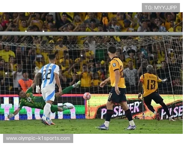 足球明星罚失点球瞬间引发热议 赛场上意外失手成焦点 足球明星罚失点球瞬间引发热议 赛场上意外失手成焦点